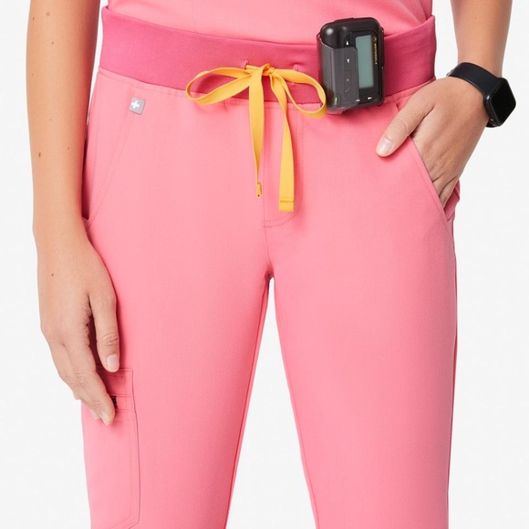 Figs Scrub Set, Neon Pink - Catarina and Zamora - Picture 7 of 9